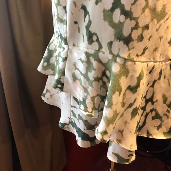 Mossimo sleeveless blouse ***3 for $25*** - Picture 3 of 5